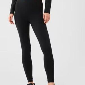 GapFit Smooth High Rise Leggings in Black - size M
